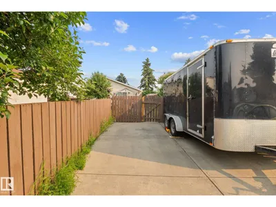 18126 98 AV NW photo 18