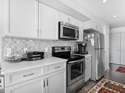 #211 5029 EDGEMONT BV NW photo 10