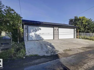 10357 149 ST NW photo 28