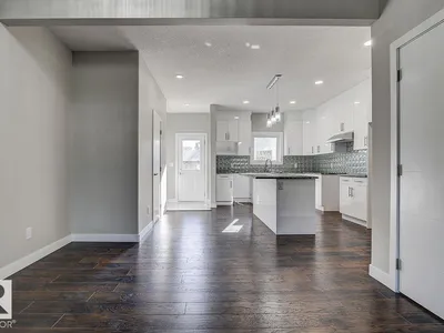 10357 149 ST NW photo 5