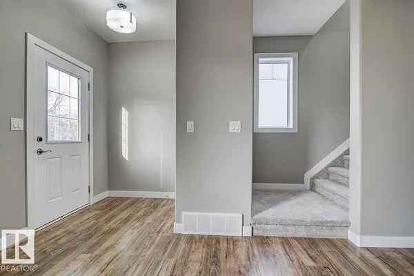10359 149 ST NW photo 2