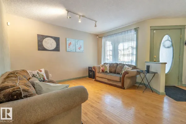 11813 12 AV NW photo 2