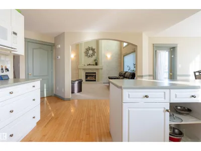 11813 12 AV NW photo 8