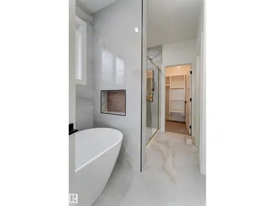 4727 17 AV SW photo 24