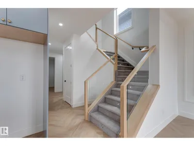 4727 17 AV SW photo 18