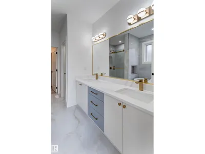 4727 17 AV SW photo 25