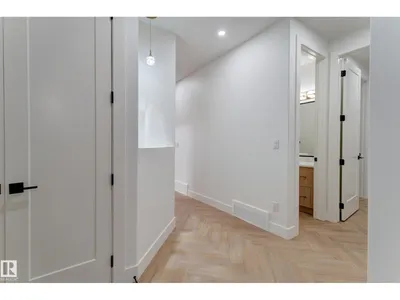 4727 17 AV SW photo 6
