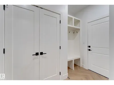 4727 17 AV SW photo 16