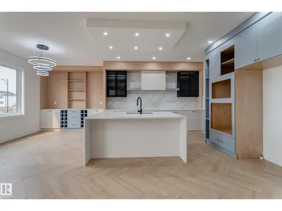 4727 17 AV SW photo 8