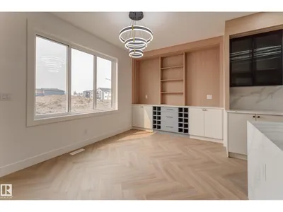 4727 17 AV SW photo 12