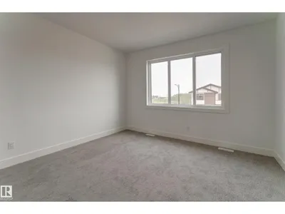 4727 17 AV SW photo 35