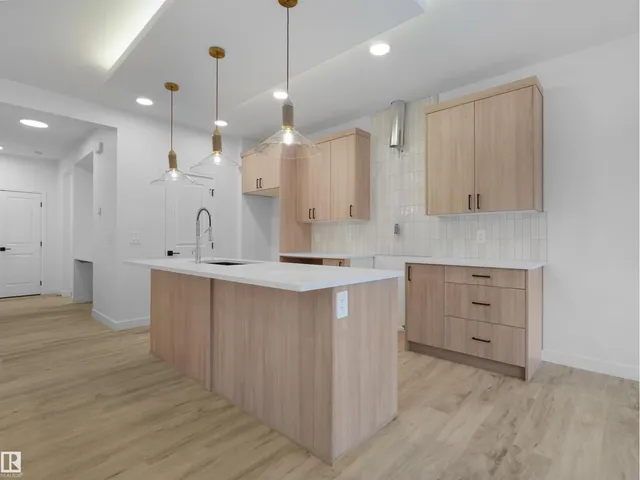 8241 KIRIAK LO SW, Edmonton