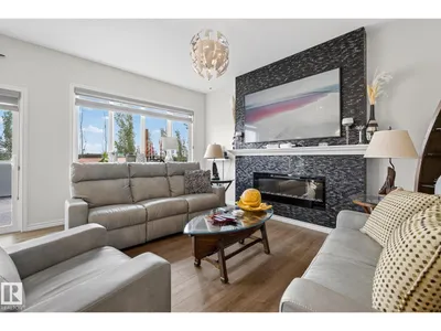20023 26 AV NW photo 11