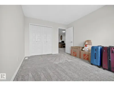 20023 26 AV NW photo 33