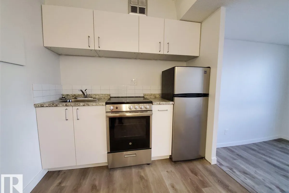#614 10160 114 ST NW exterior