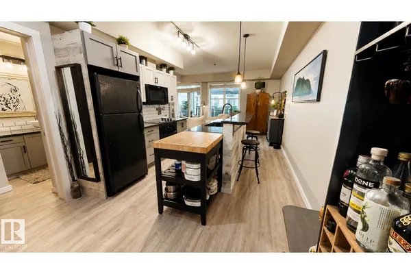 #151 4827 104A ST NW NW photo 3