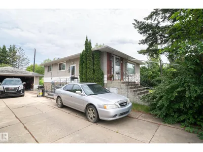 8316 73 AV NW photo 4