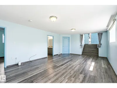 14908 137 ST NW photo 31