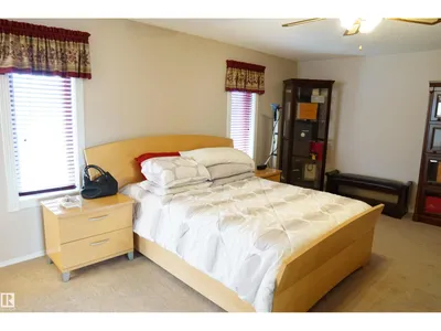 8504 160A AV NW photo 22