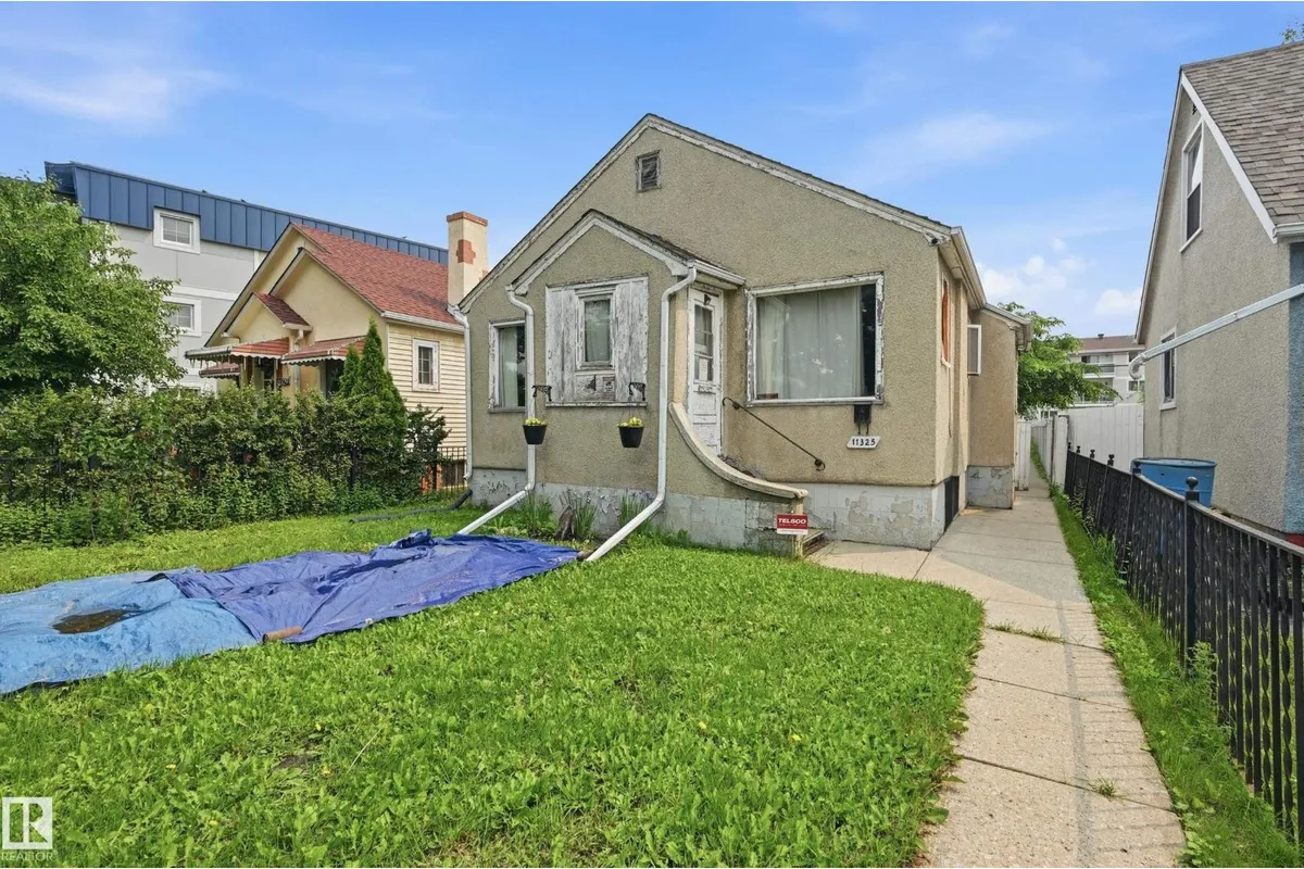 11325 101 ST NW exterior