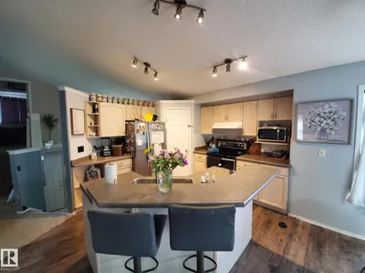 53 LANGLEY photo 12