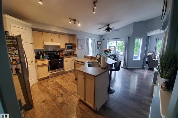 53 LANGLEY photo 2