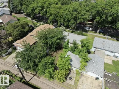 8719 67 AV NW photo 9