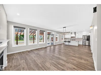 17436 9 AV SW SW photo 13