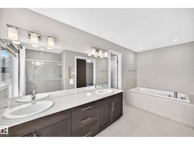 17436 9 AV SW SW photo 23