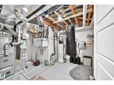 17436 9 AV SW SW photo 42