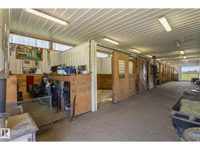 860 41 AV SW photo 54