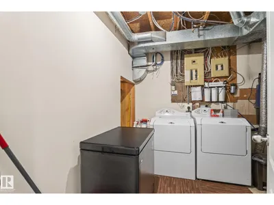 860 41 AV SW photo 29