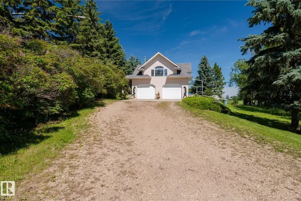 860 41 AV SW photo 2