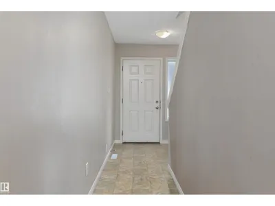#56 130 HYNDMAN CR NW photo 4