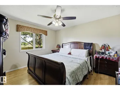 10840 25 AV NW photo 21