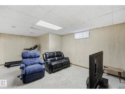 10840 25 AV NW photo 27