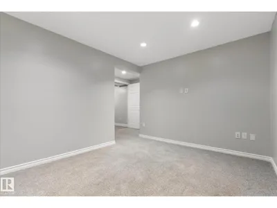 5540 163 AV NW photo 36