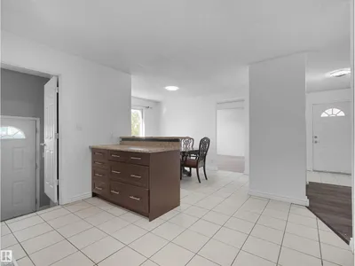 4827 17 AV NW photo 25