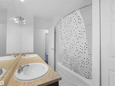4827 17 AV NW photo 37