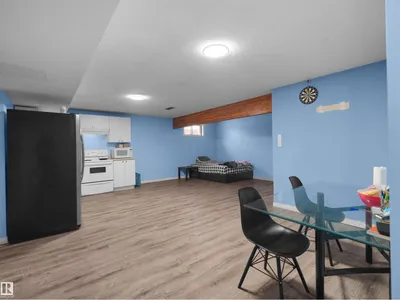 4827 17 AV NW photo 39