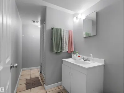 4827 17 AV NW photo 43
