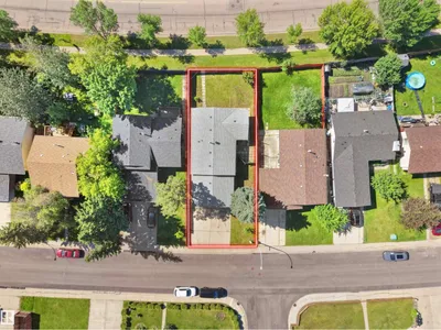 4827 17 AV NW photo 5
