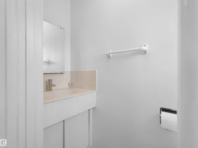 9256 75 ST NW photo 32