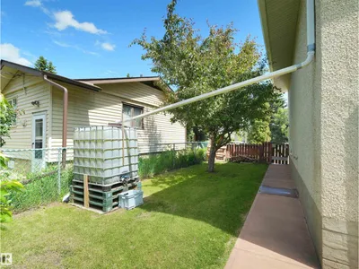 9256 75 ST NW photo 7
