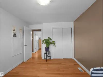 9256 75 ST NW photo 29