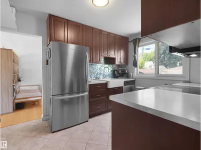 9256 75 ST NW photo 18