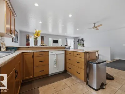 9530 122 AV NW photo 12