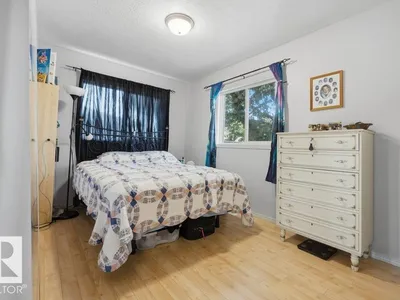 9530 122 AV NW photo 18