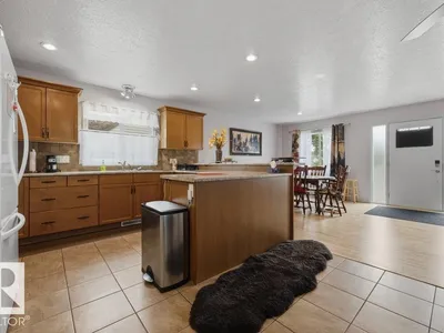 9530 122 AV NW photo 9