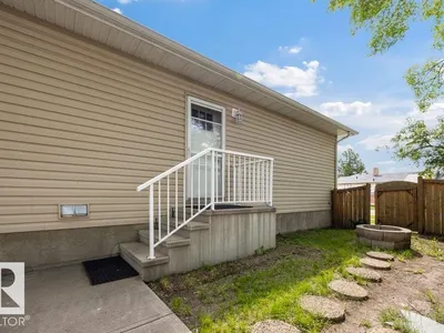 9530 122 AV NW photo 28